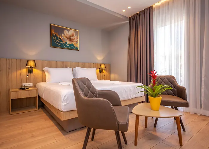 Azure Inn Hotel Sarandë